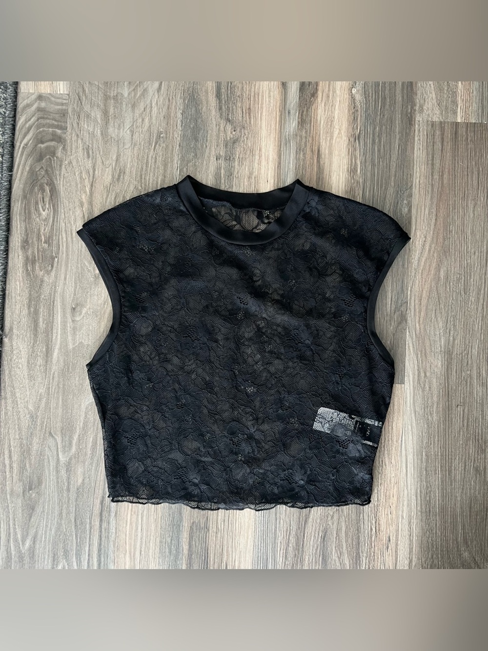 SHEIN Black Floral Lace Cropped Tank